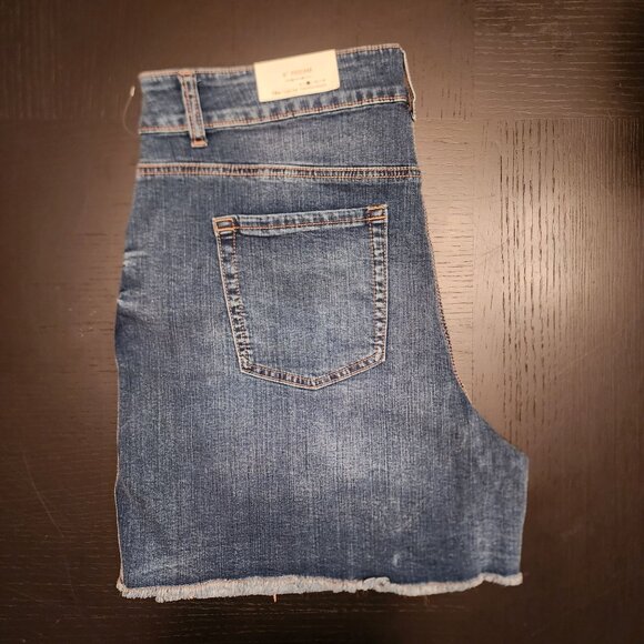 M Jeans By Maurices High-Rise Curvy Raw Hem Denim Shorts Sz. 18W Indigo‎ Blue - Picture 4 of 9